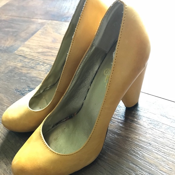 Seychelles Heels. - Picture 2 of 2